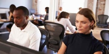 AI Customer Service: Cutting Costs by 25% for US Businesses? - Cover Image
